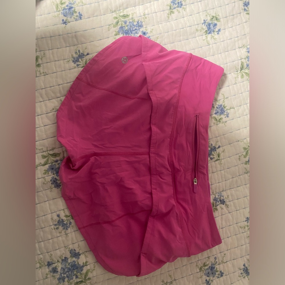 Lululemon speed ups low rise
2.5 in 
Size 4